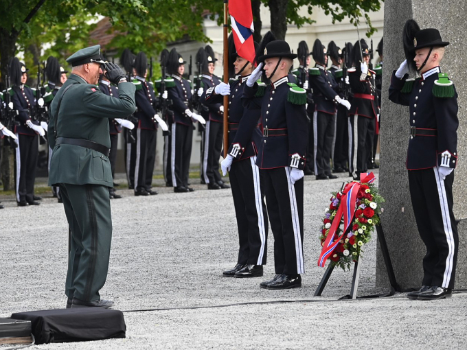 King Harald unveiled a new national veterans’ monument at Akershus Fortress. Photo: Sven Gj. Gjeruldsen, the Royal Court